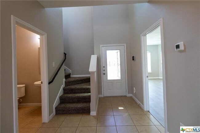 Building Photo - 6204 Daisy Way