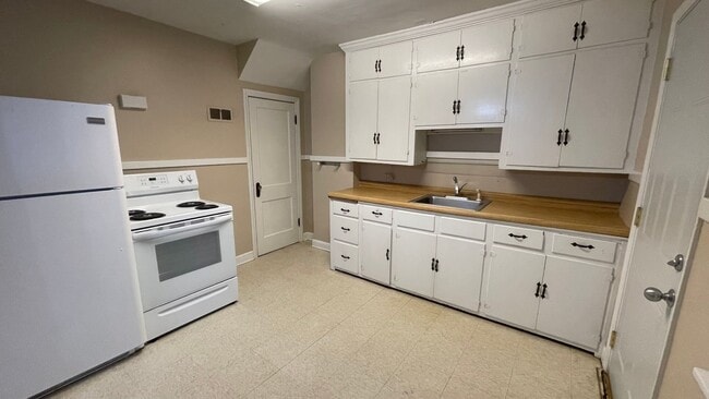 Building Photo - Frederic St