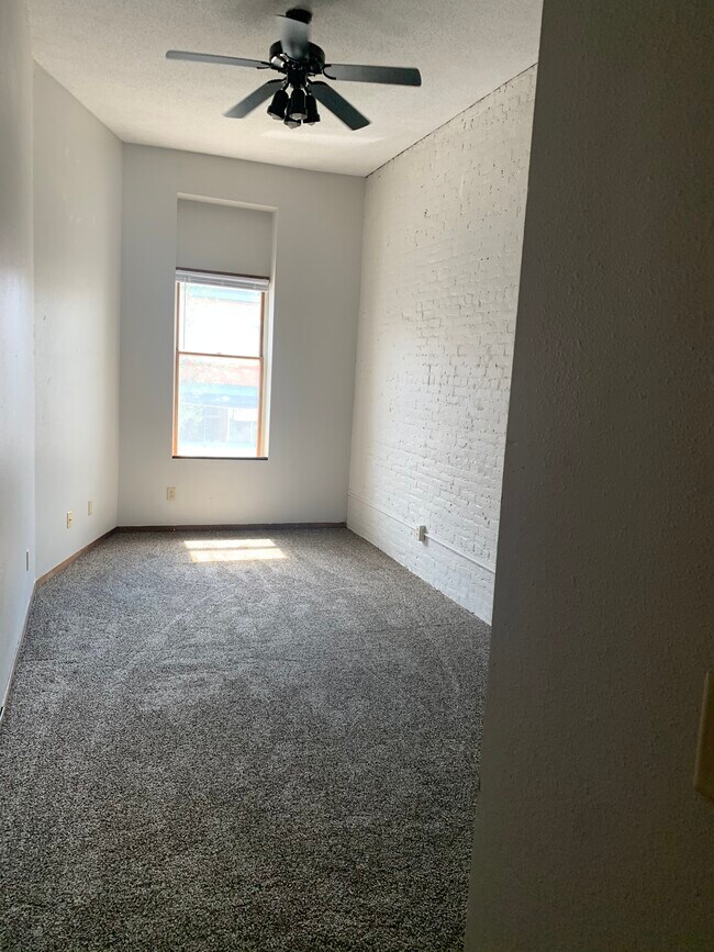 Foto del edificio - 170 E 3rd St