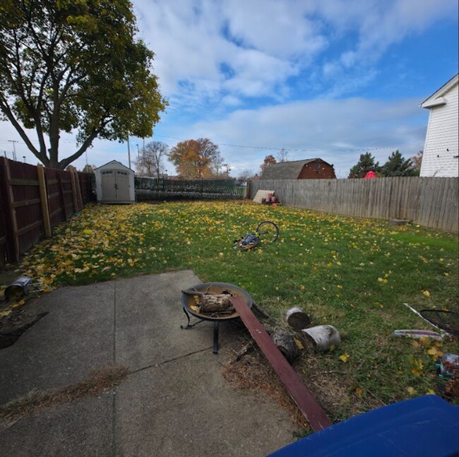 Foto del edificio - 2064 Halstead Ave