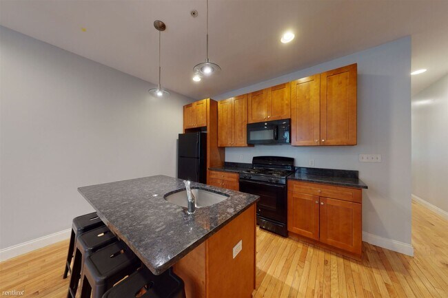 Foto del edificio - 4 br, 3 bath Triplex - 1846 N 17TH ST Unit 1