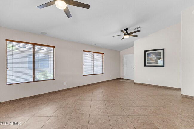 Foto del edificio - 9250 E Carmel Ave