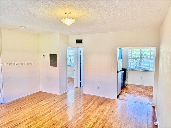 Building Photo - 736 13th St
