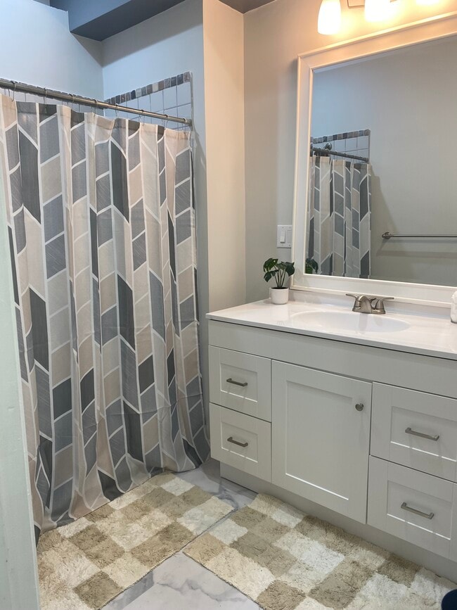 Master bath - 924 S Robinson St