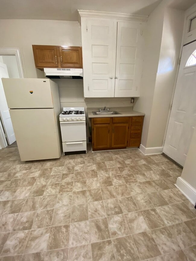 228 W Vine St Unit Apt 3, Lancaster, PA 17603 Room for Rent in