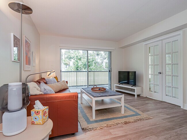 Foto del edificio - 855 Dahlia Ln