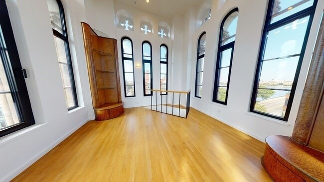 Building Photo - 492 Beacon St