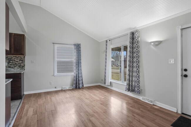 Foto del edificio - 22000 Cunningham Ave