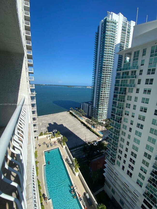 Foto del edificio - 1200 Brickell Bay Dr