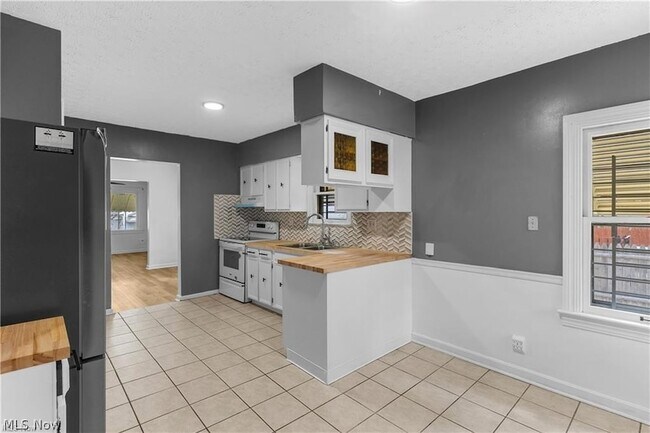 Foto del edificio - 52 Rhoda Ave