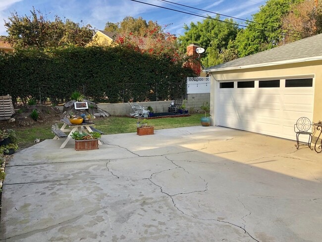 Building Photo - Nice and Quaint Single Family Home in Walteria