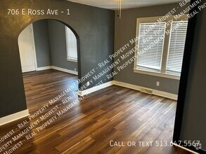 Building Photo - 706 E Ross Ave