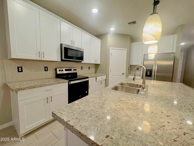 Building Photo - 1325 S 223rd Dr