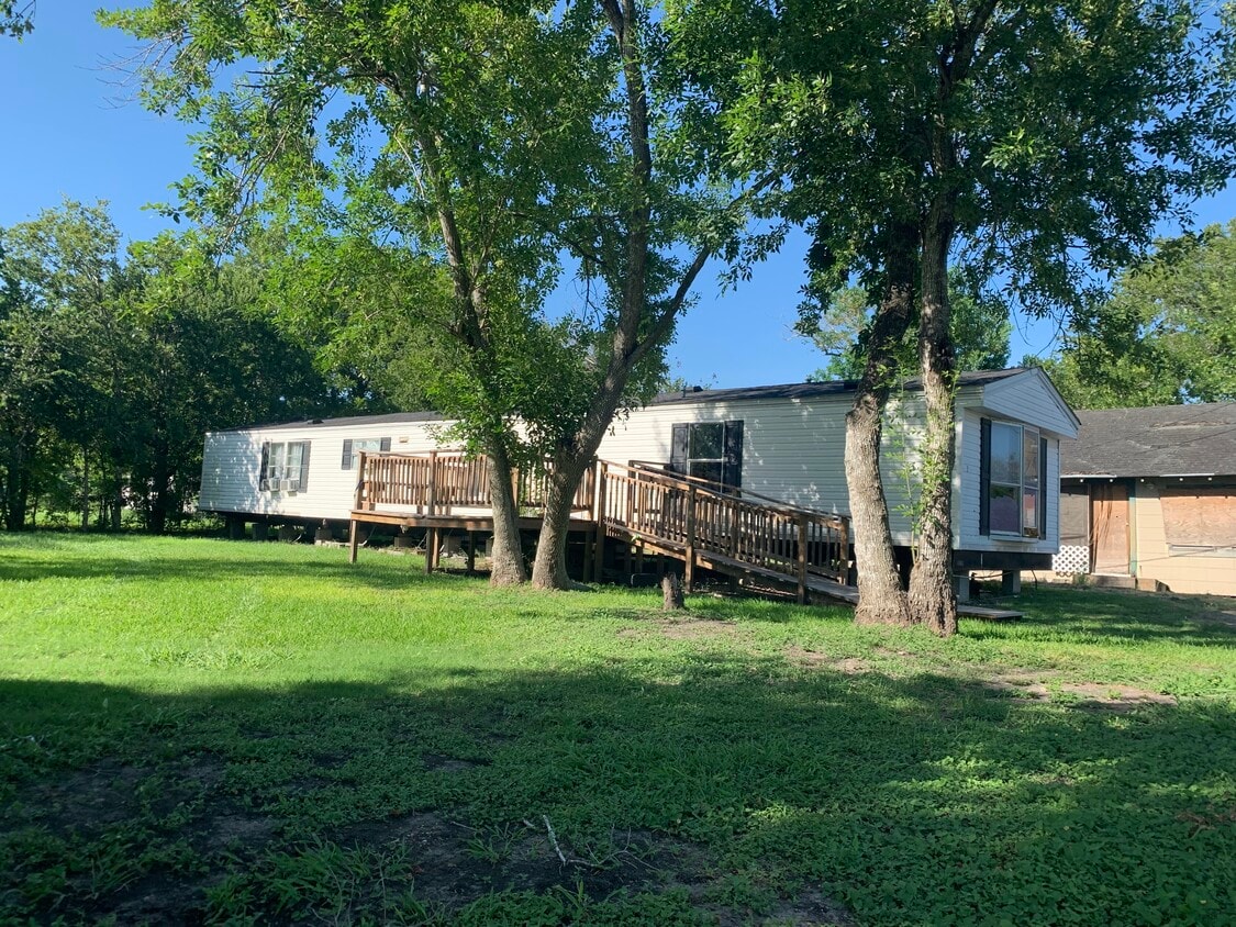 Primary Photo - 2308 Odem St