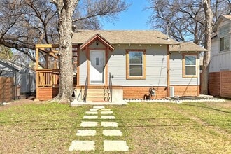 Building Photo - 1216 Holly St