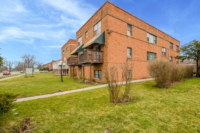 Building Photo - 925 W 35th Ave