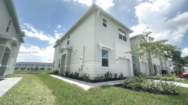 Foto del edificio - 538 Rivergrass St