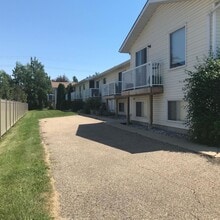 Building Photo - 45 Cosgrove Crescent