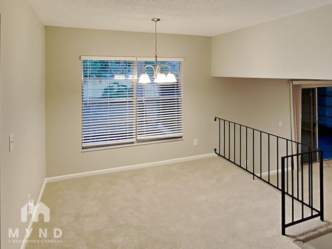 Building Photo - 632 Ephrata Dr