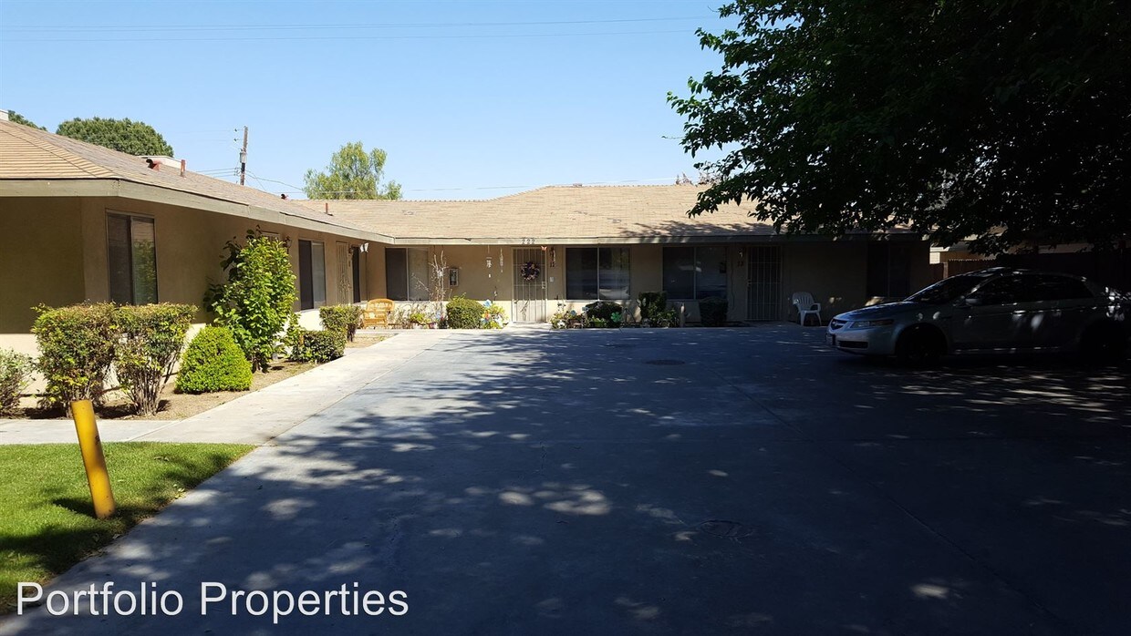 222 Stine Rd Unit 13, Bakersfield, CA 93309 Room for Rent in