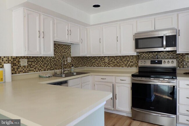Building Photo - 8284 Mary Lee Ln