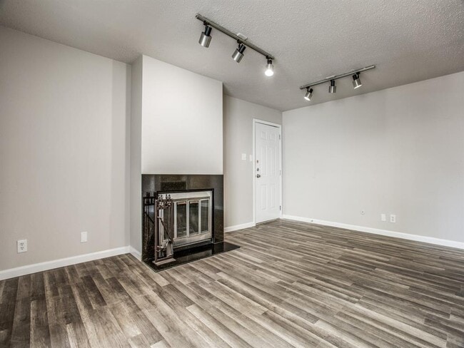 Building Photo - 7431 Holly Hill Dr