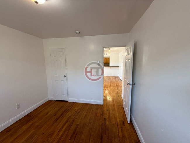 Building Photo - 622 Logan Ave