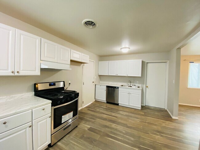 Foto del edificio - $1,995 Gettysburg & Fresno Street, 4 bedro...