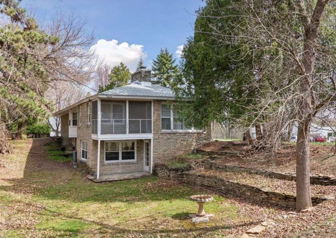 Building Photo - 600 Meadow Ln S