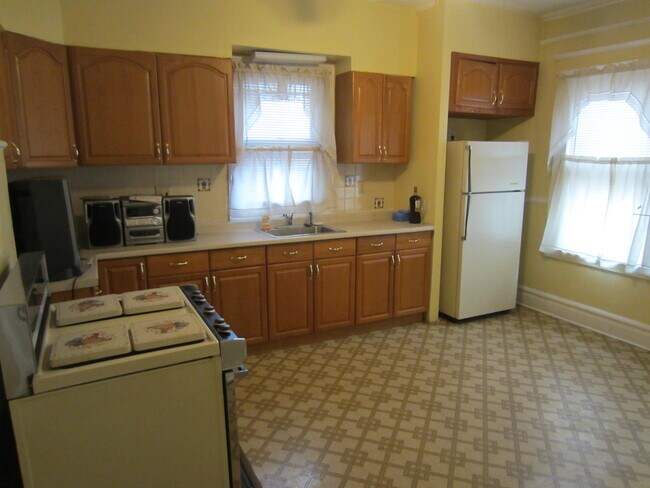 Building Photo - 899 S 18th St