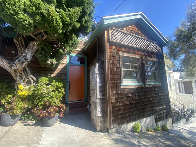 Building Photo - 113 Newman St