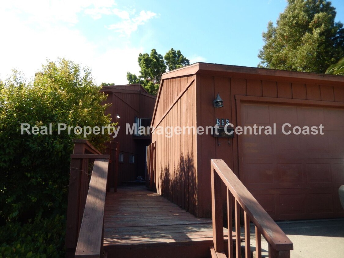 Primary Photo - AVAILABLE AUGUST - 4 bedroom / 2.5 Bathroo...