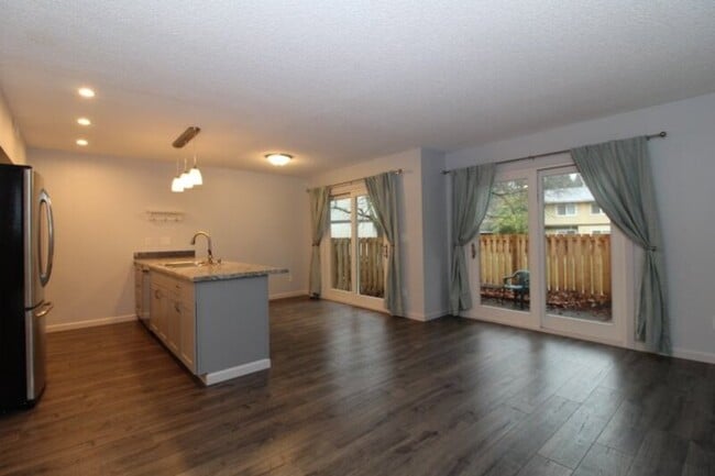 Building Photo - 12313 NE 150th Ct