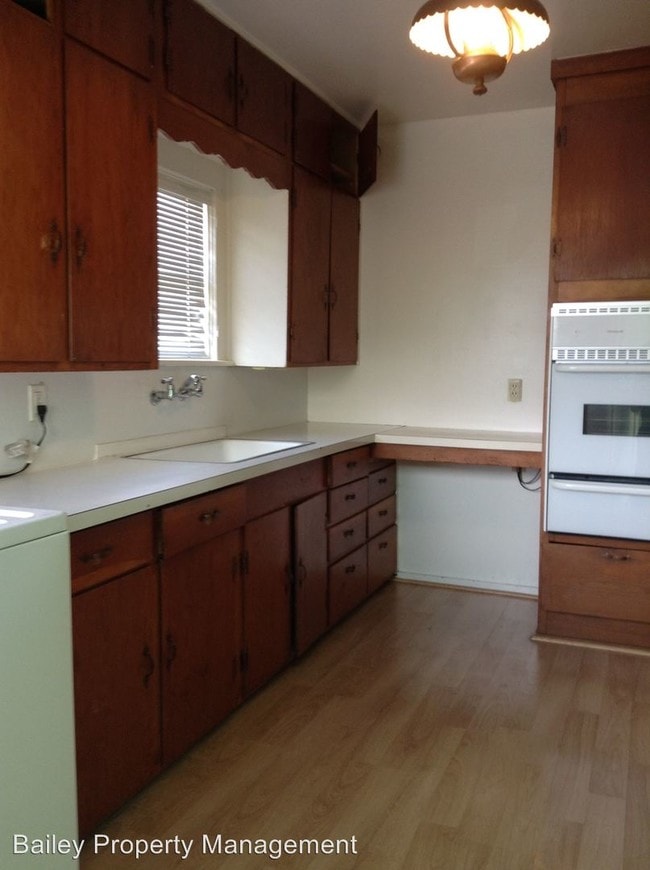 Building Photo - 102 Stanford St