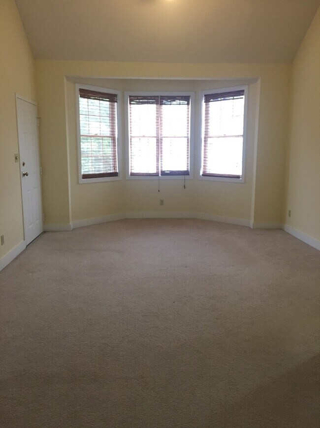 Foto del edificio - 2 bedroom, 2 bath Condo in Madison Park: A...