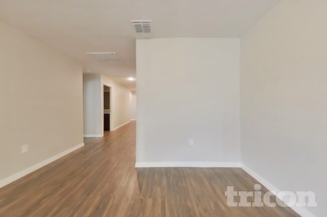 Building Photo - 1744 Chatham Grn