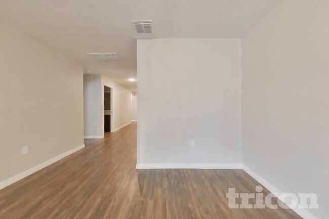 Foto del edificio - 1744 Chatham Grn