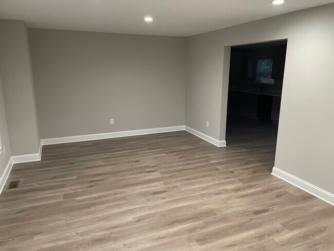 Building Photo - 1141 Green Circle Dr