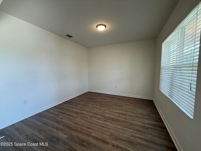 Foto del edificio - 137 Sutherland Dr SW