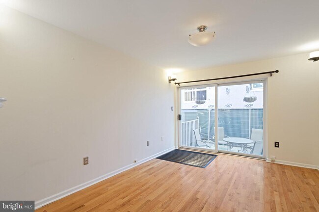 Building Photo - 830 Kater St