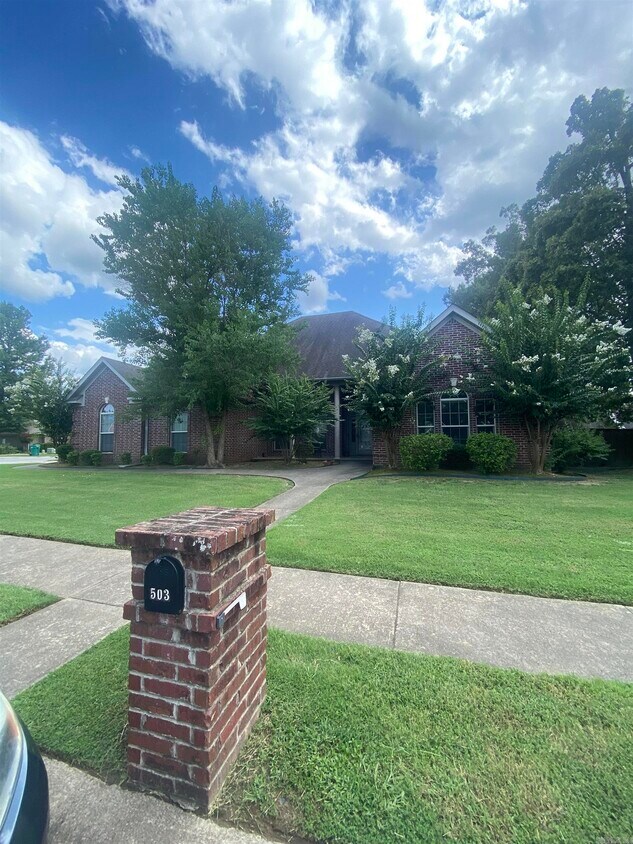 Primary Photo - 503 Sedgefield Dr