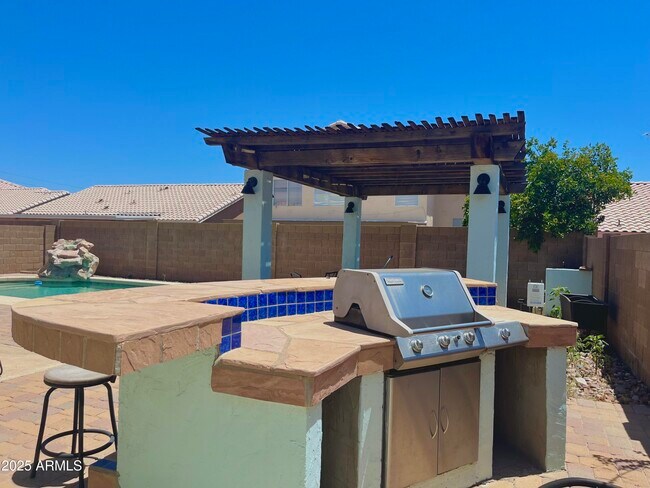 Foto del edificio - 1315 W Michelle Dr