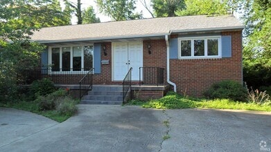 Building Photo - 1517 E Maxwell Ln