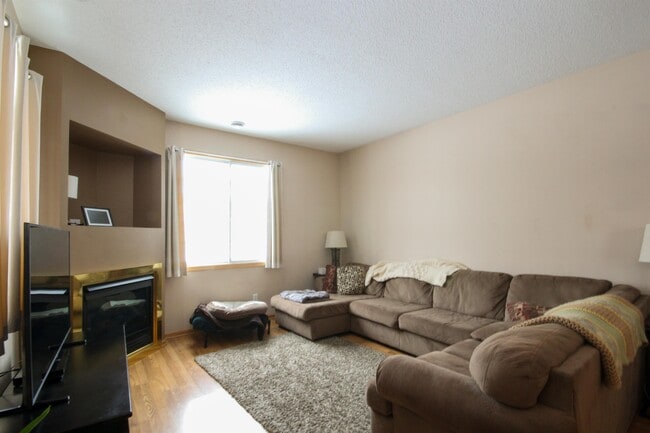 Building Photo - 1848 Mockingbird Ave