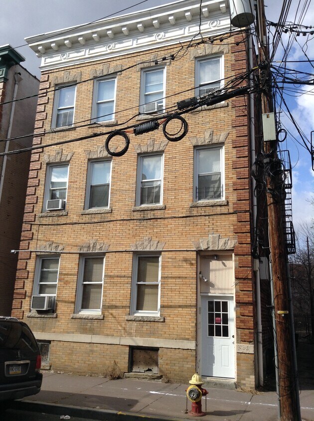 Primary Photo - 6 School St