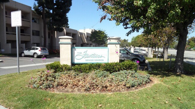 Foto del edificio - 55+ Senior Living Upgraded 1 BR 1 BA Gated...