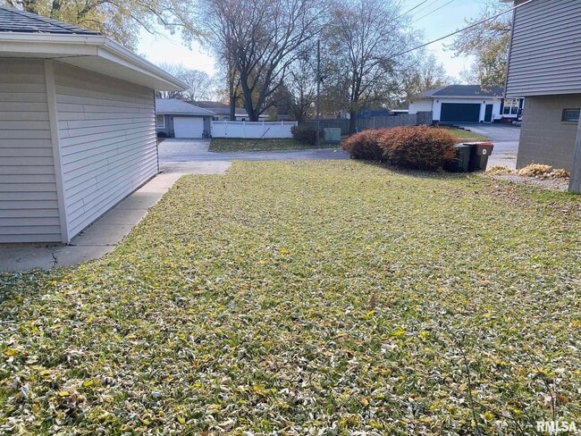 Building Photo - 1829 W Daytona Dr