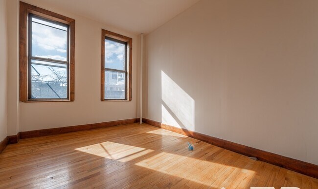Building Photo - 203 17th St