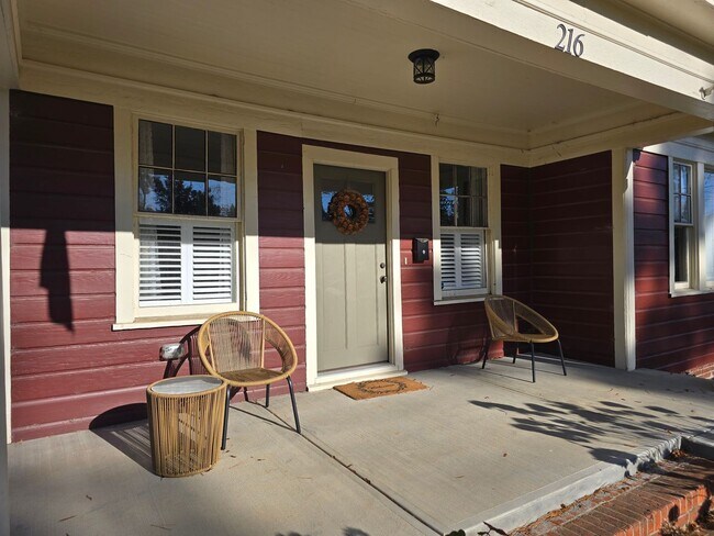 Building Photo - NEW LISTING!!!!!