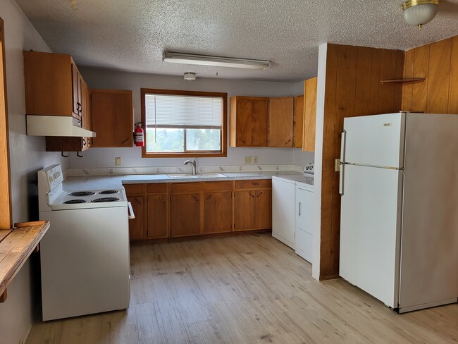 Kitchen - 508 SW City View St